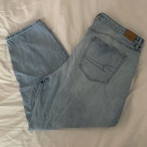 american eagle light wash mom jeans